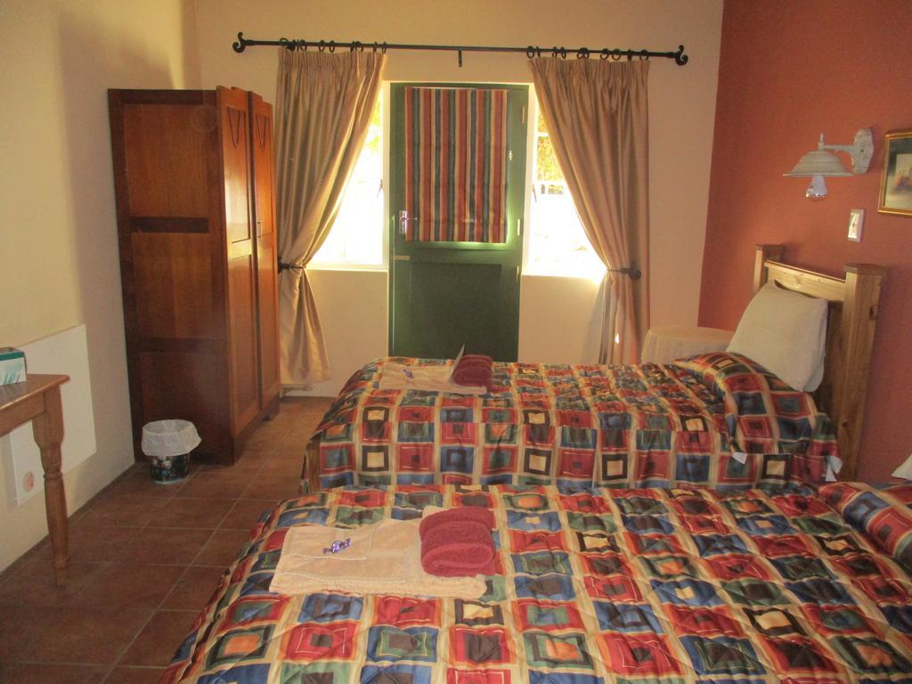 Van Rhyn Guest House Vanrhynsdorp Exterior foto